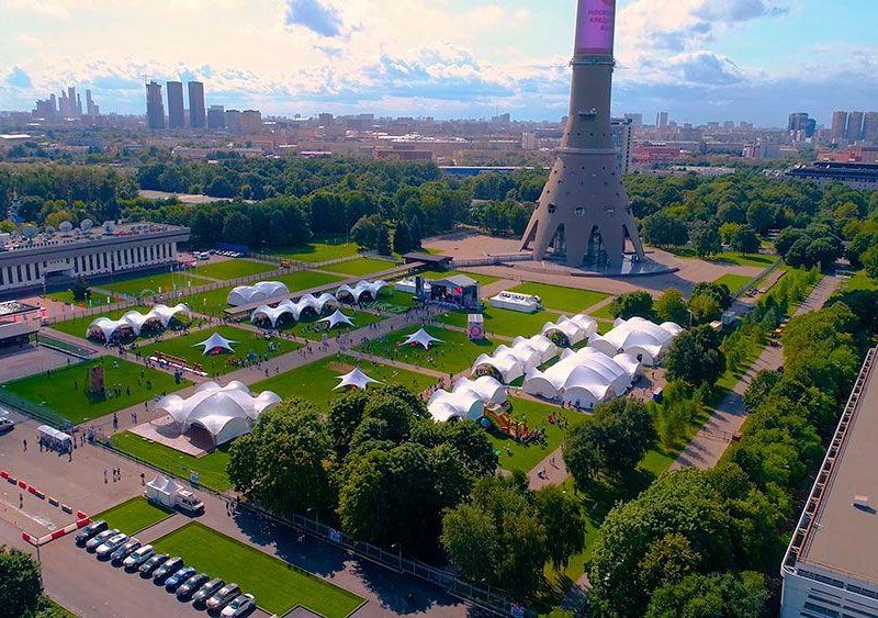 Москва. Парк у подножия Останкинской башни
